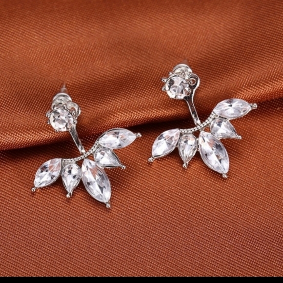 Cuff Clip Leaf Statement Stud Earrings - Picture 2 of 5